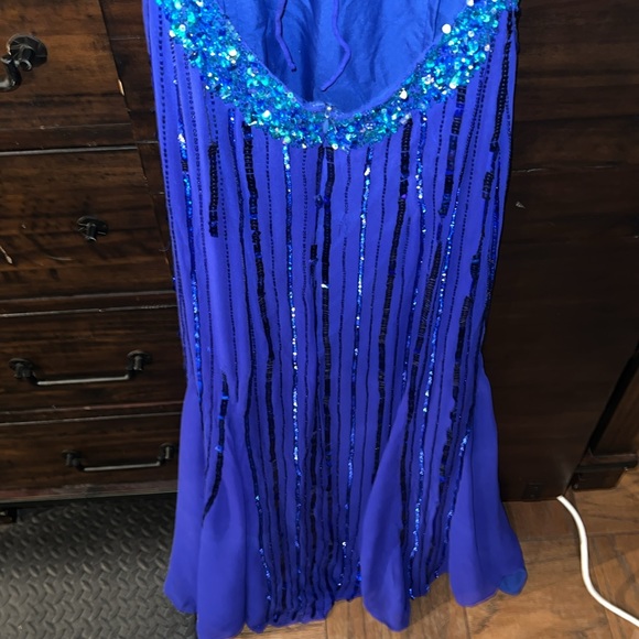 Stunning blue and green halter mermaid gown in sequin and beads - Picture 12 of 12